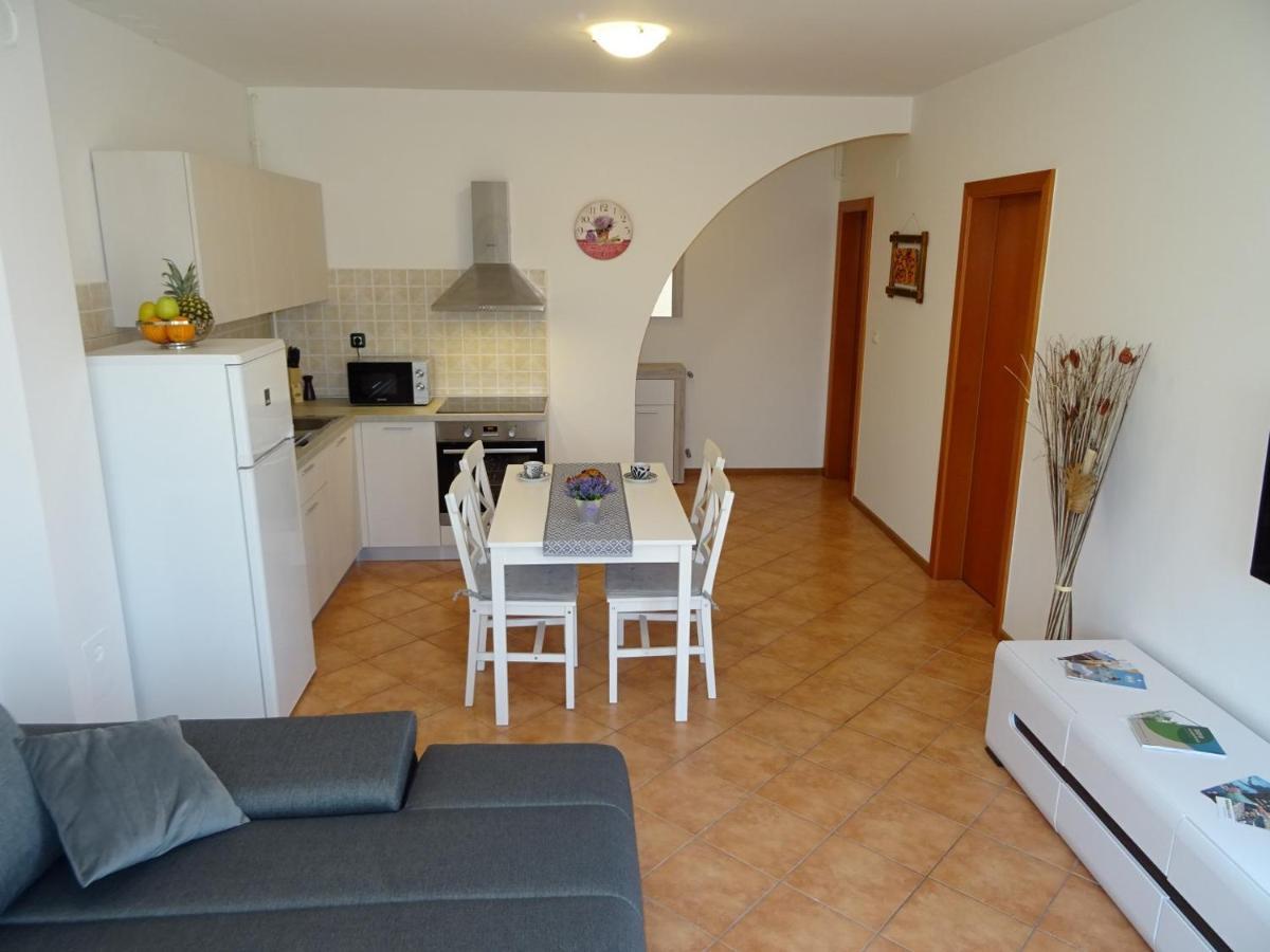 Apartment Erika Premantura Eksteriør billede