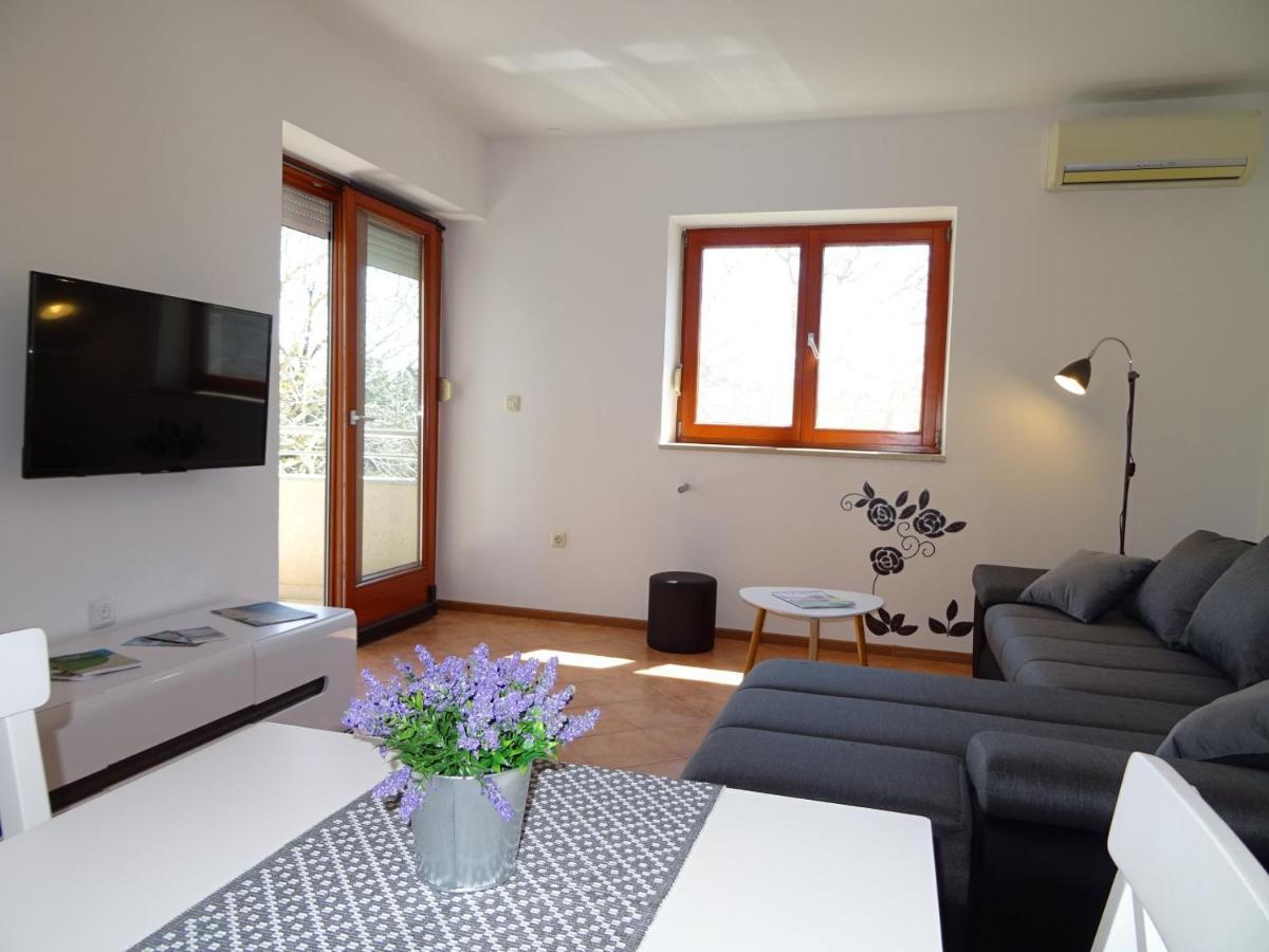 Apartment Erika Premantura Eksteriør billede